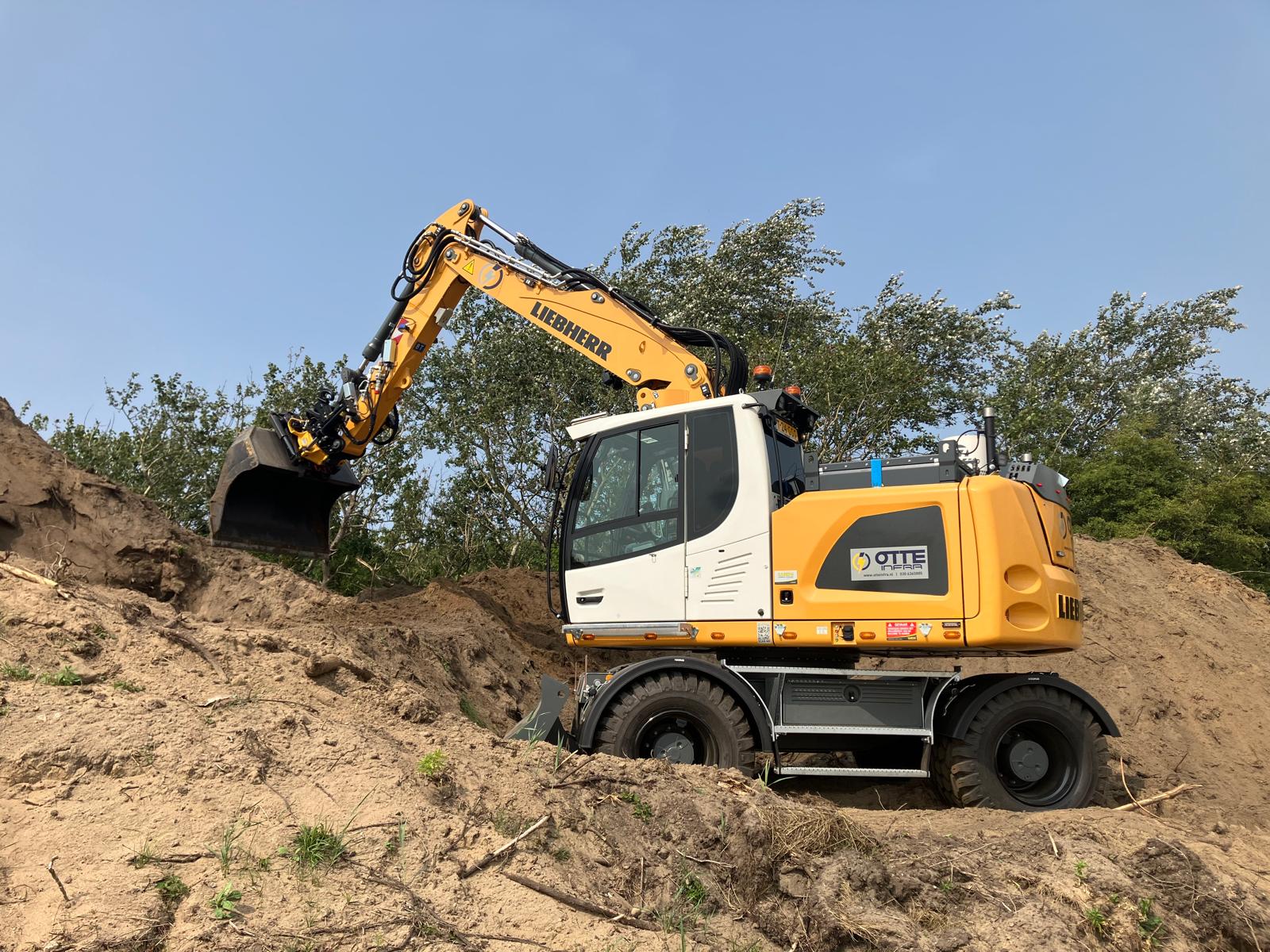 De nieuwe liebherr 916 Electric van Otte Infra voor het uitvoeren van emissieloos werk.